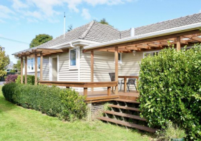 Comfortable Home, Big Backyard